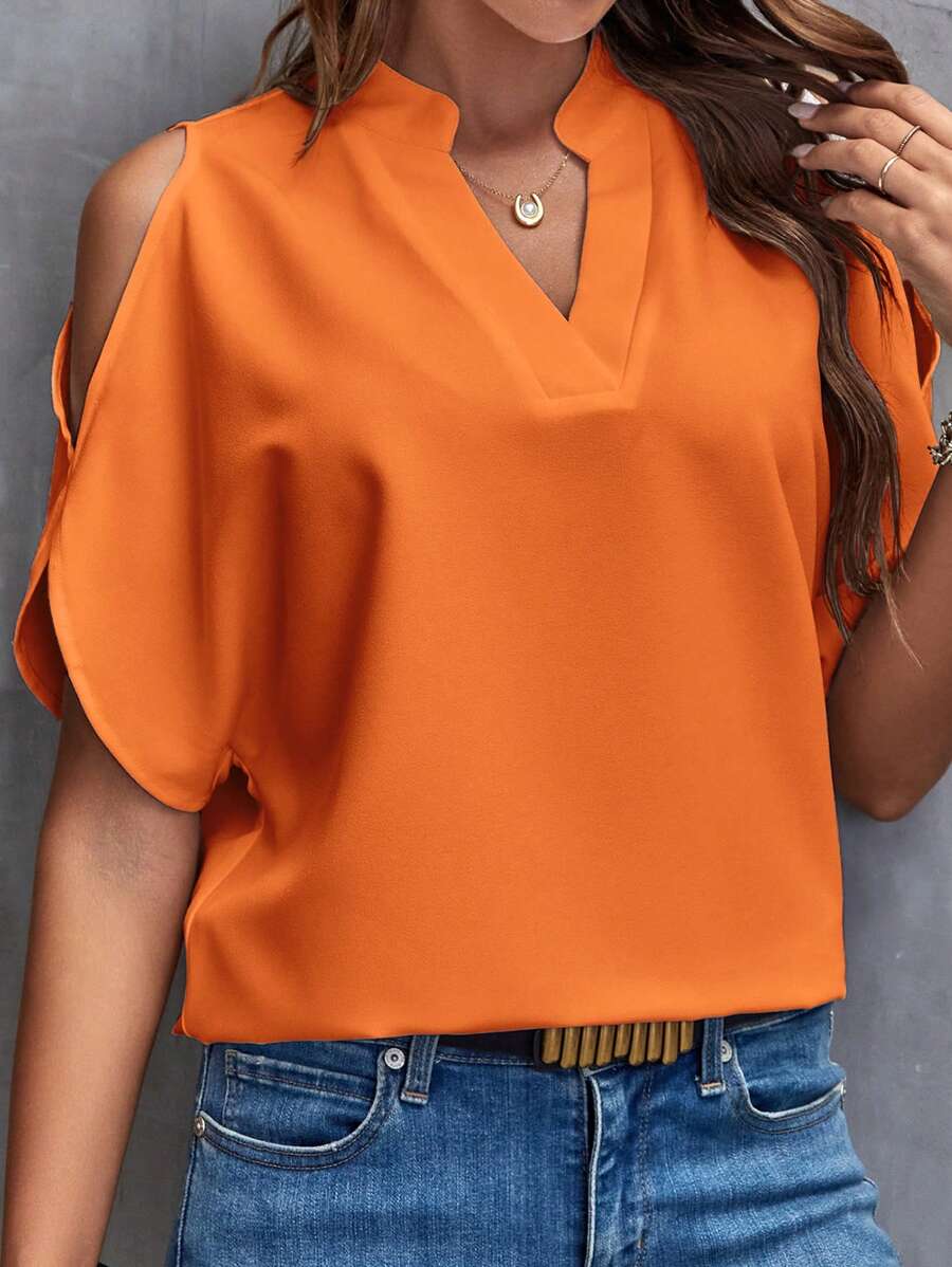 Blusa con cuello en V y mangas acampanadas cortas