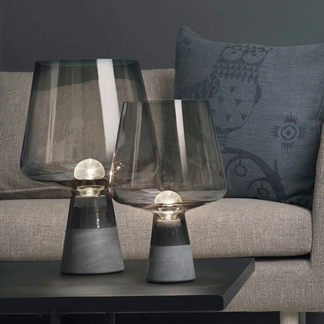Ravina – Lámpara de Mesa Industrial con Toque Artesanal
