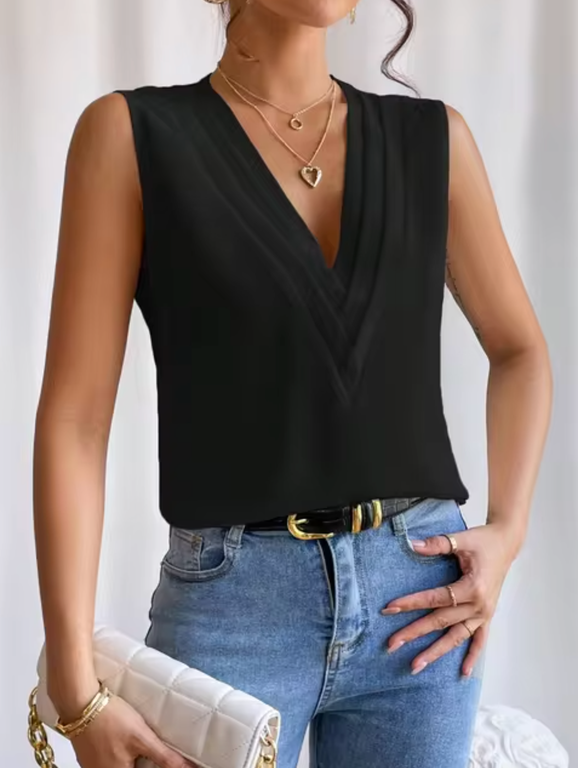 Top Elegante sin Mangas con Escote en V: Sofisticación y Comodidad para el Día a Día