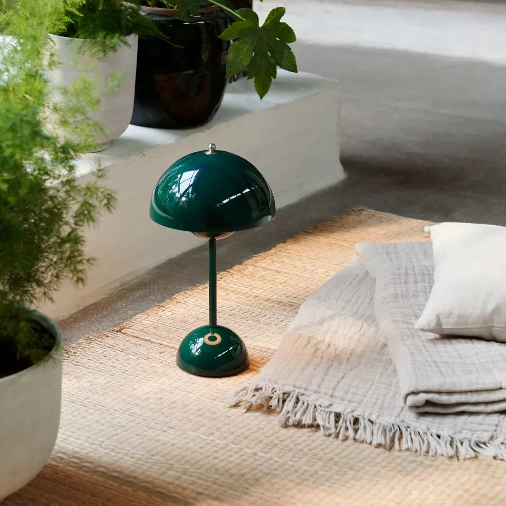 LumiVerde | Lámpara LED de Mesa con Diseño Retro-Modernista