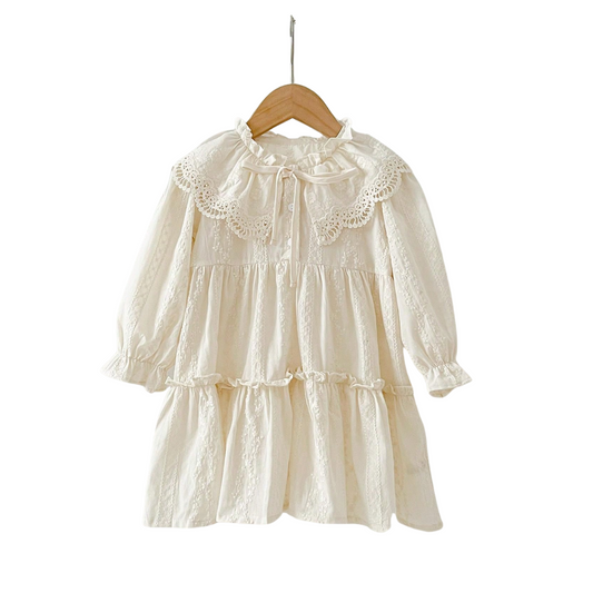 Vestido infantil con cuello de encaje y mangas largas