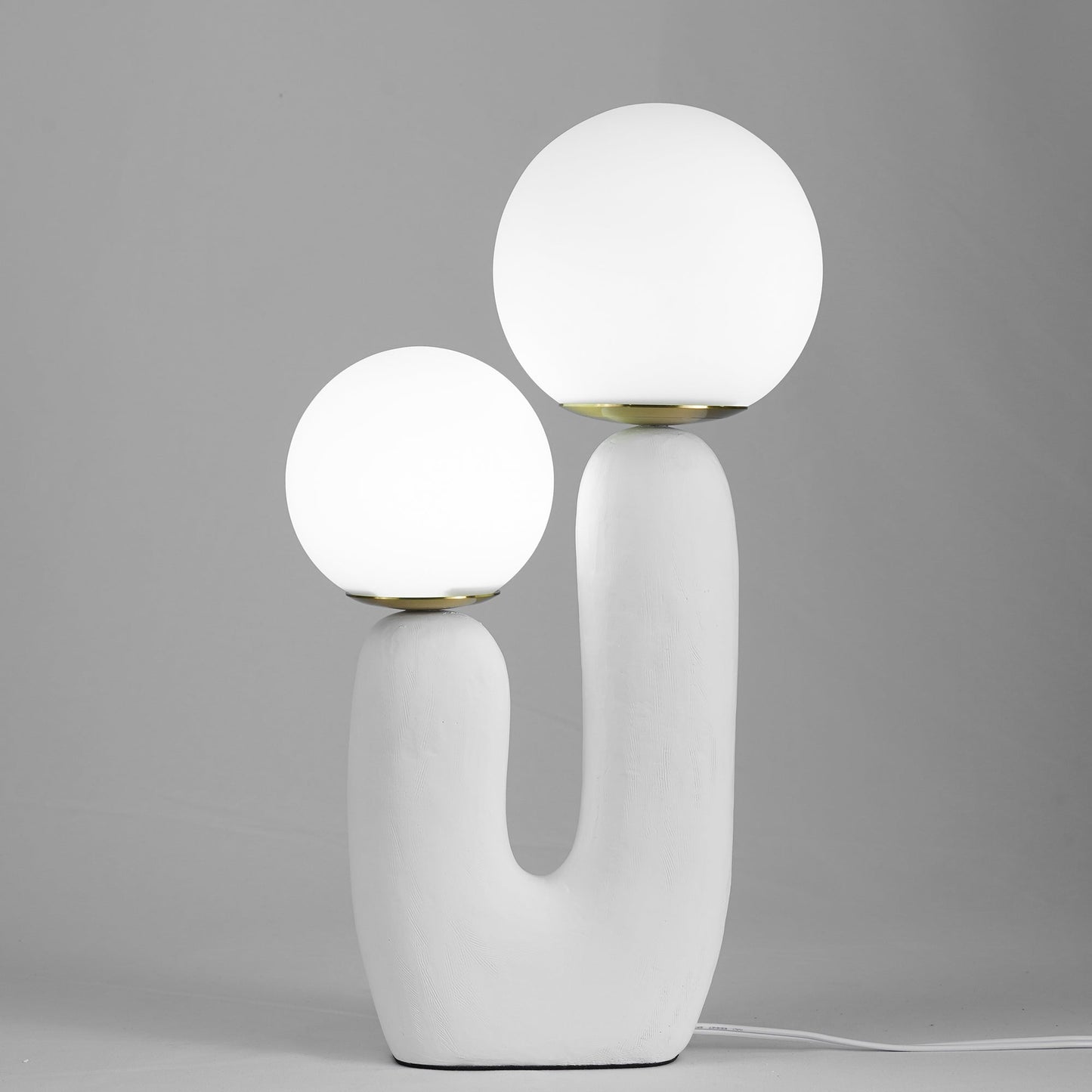 LumiVetro - Lámpara de Mesa Contemporánea de Vidrio y Resina