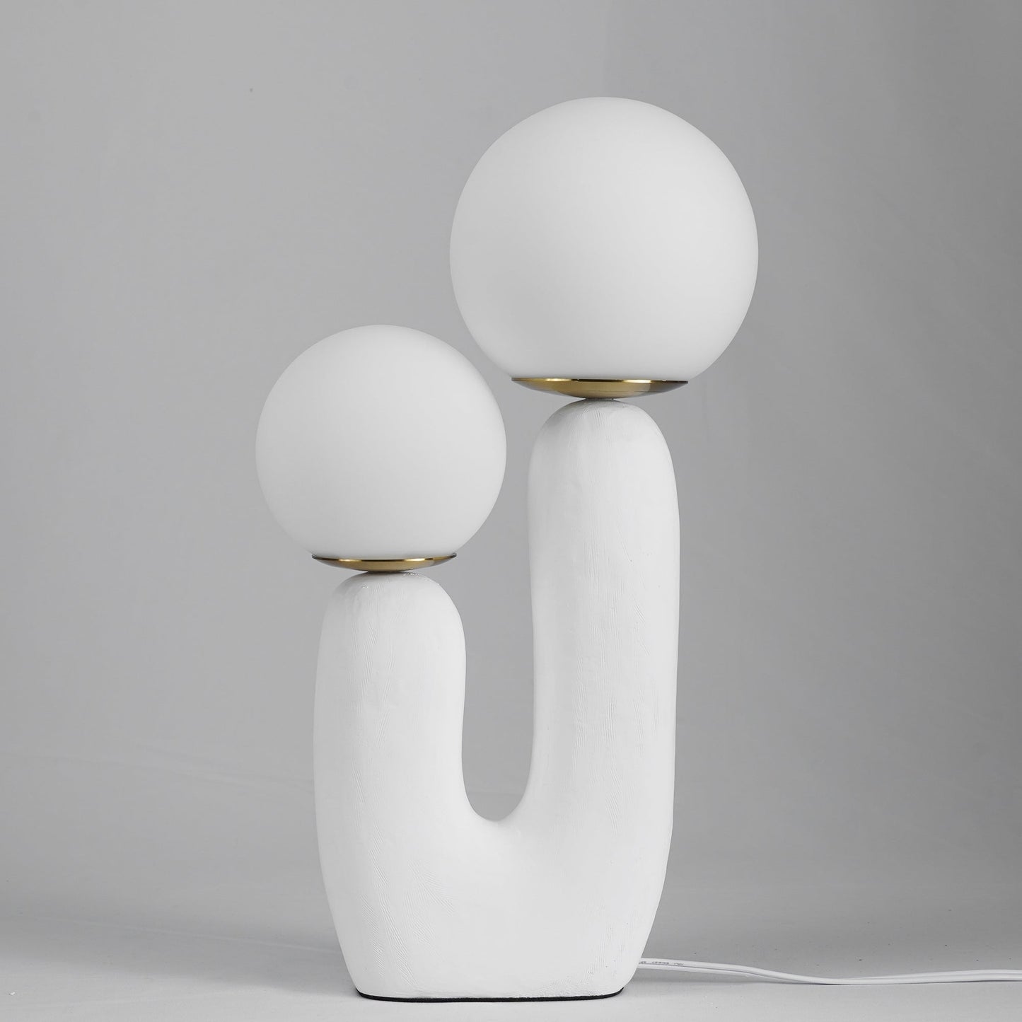 LumiVetro - Lámpara de Mesa Contemporánea de Vidrio y Resina