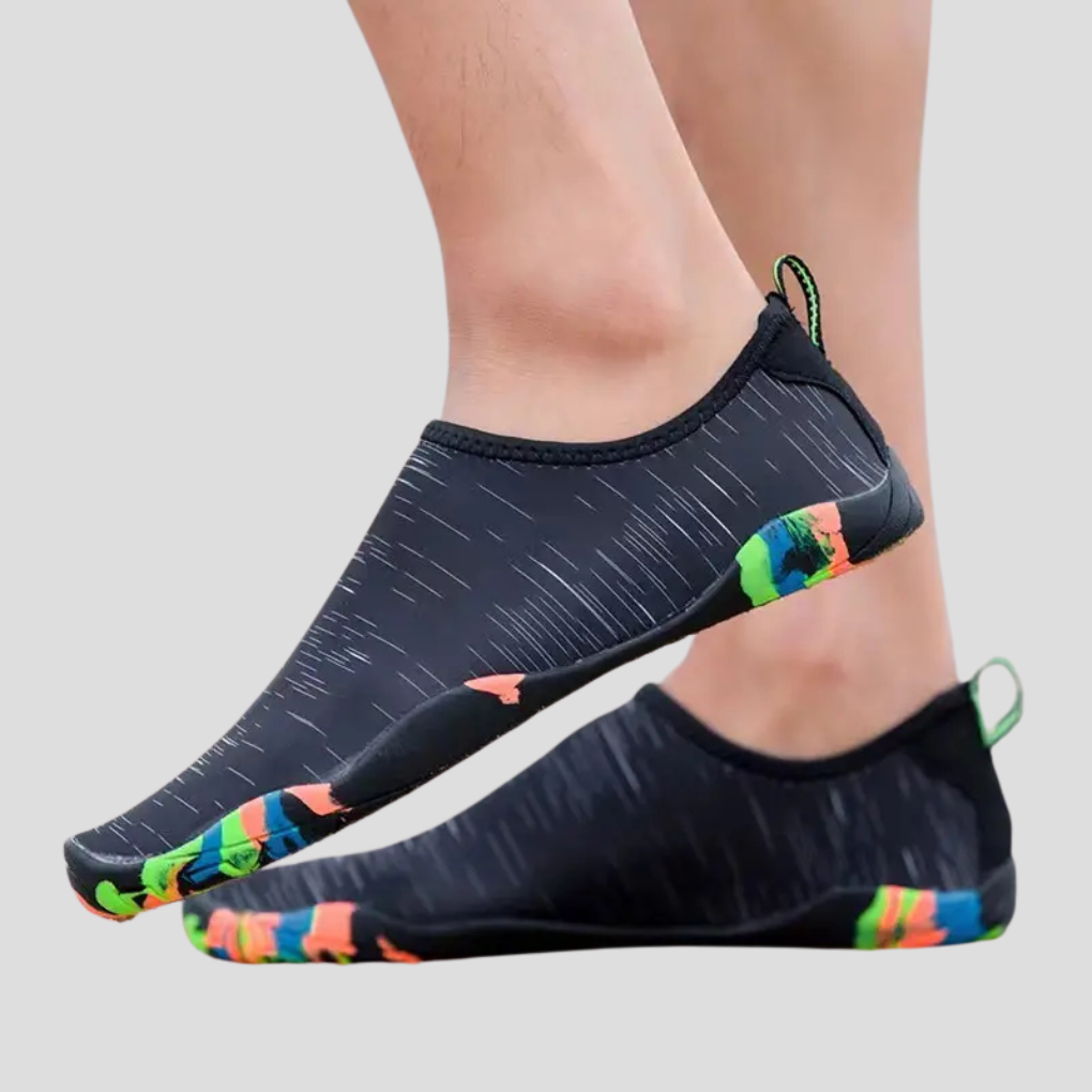 Zapatos de agua para hombre: diseño antideslizante para playa y piscina