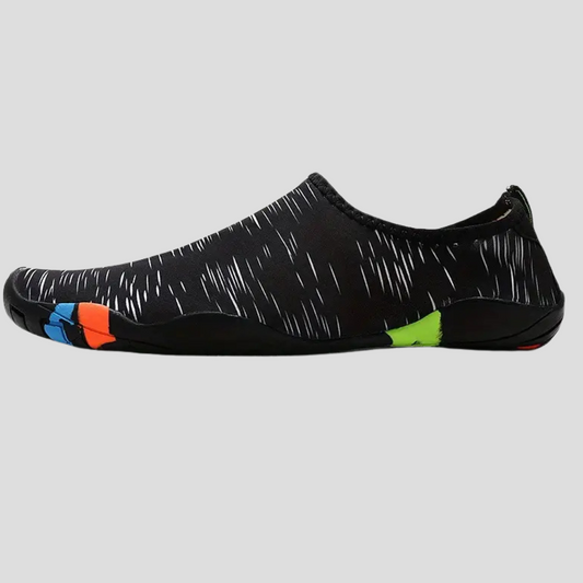 Zapatos de agua para hombre: diseño antideslizante para playa y piscina