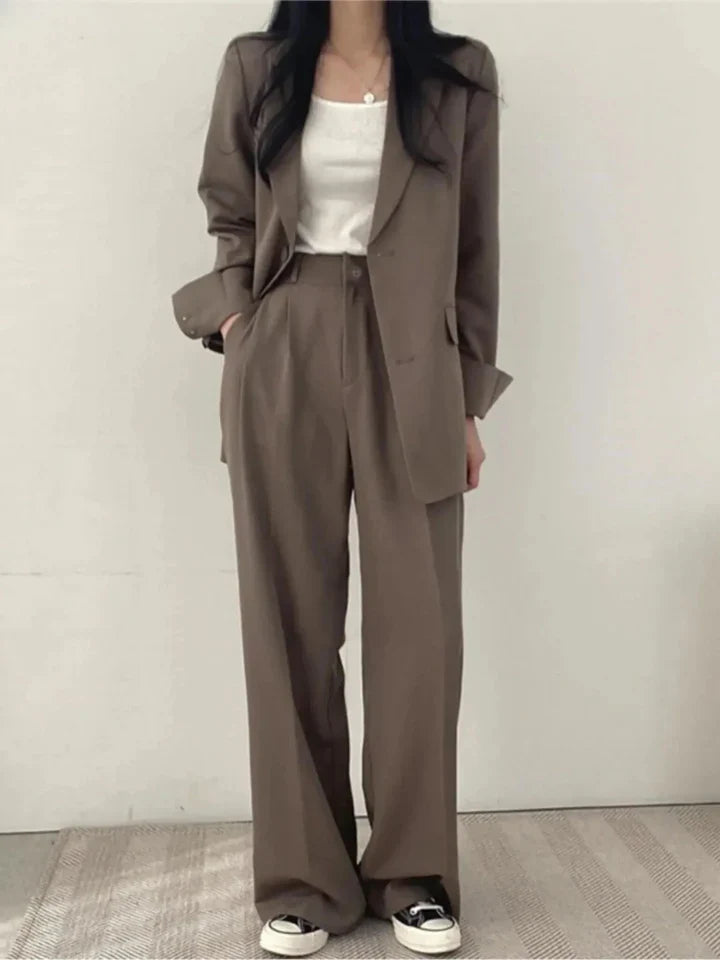 Traje de dos piezas para mujer