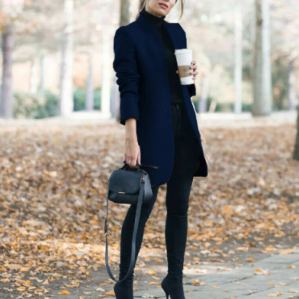 Abrigo de invierno de mujer con cuello alto