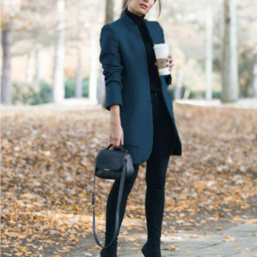 Abrigo de invierno de mujer con cuello alto