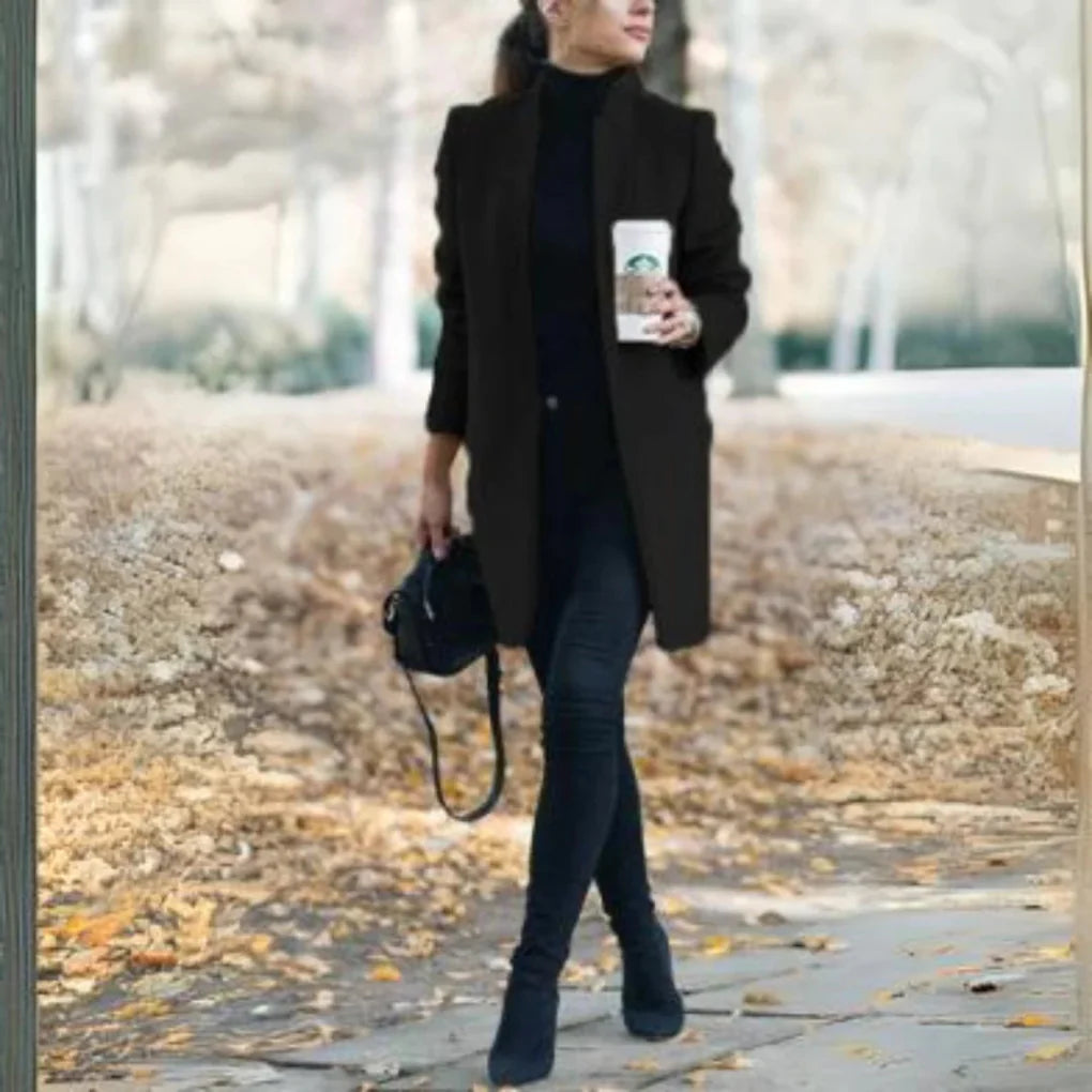 Abrigo de invierno de mujer con cuello alto