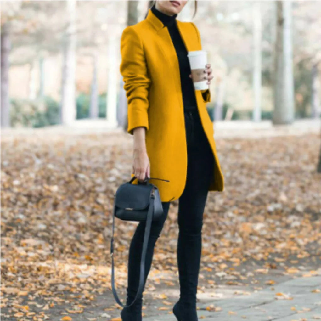 Abrigo de invierno de mujer con cuello alto
