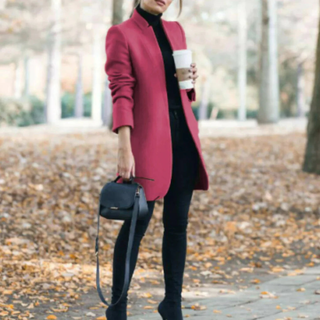 Abrigo de invierno de mujer con cuello alto
