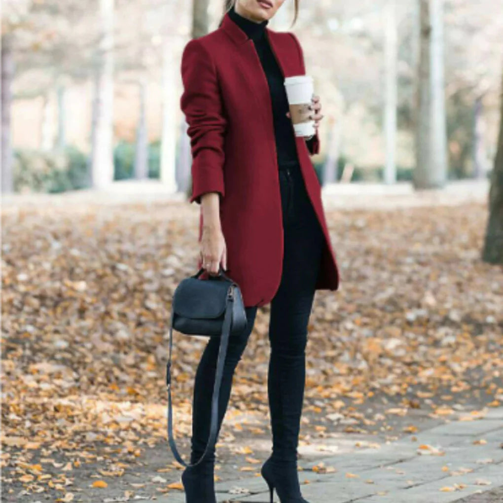 Abrigo de invierno de mujer con cuello alto