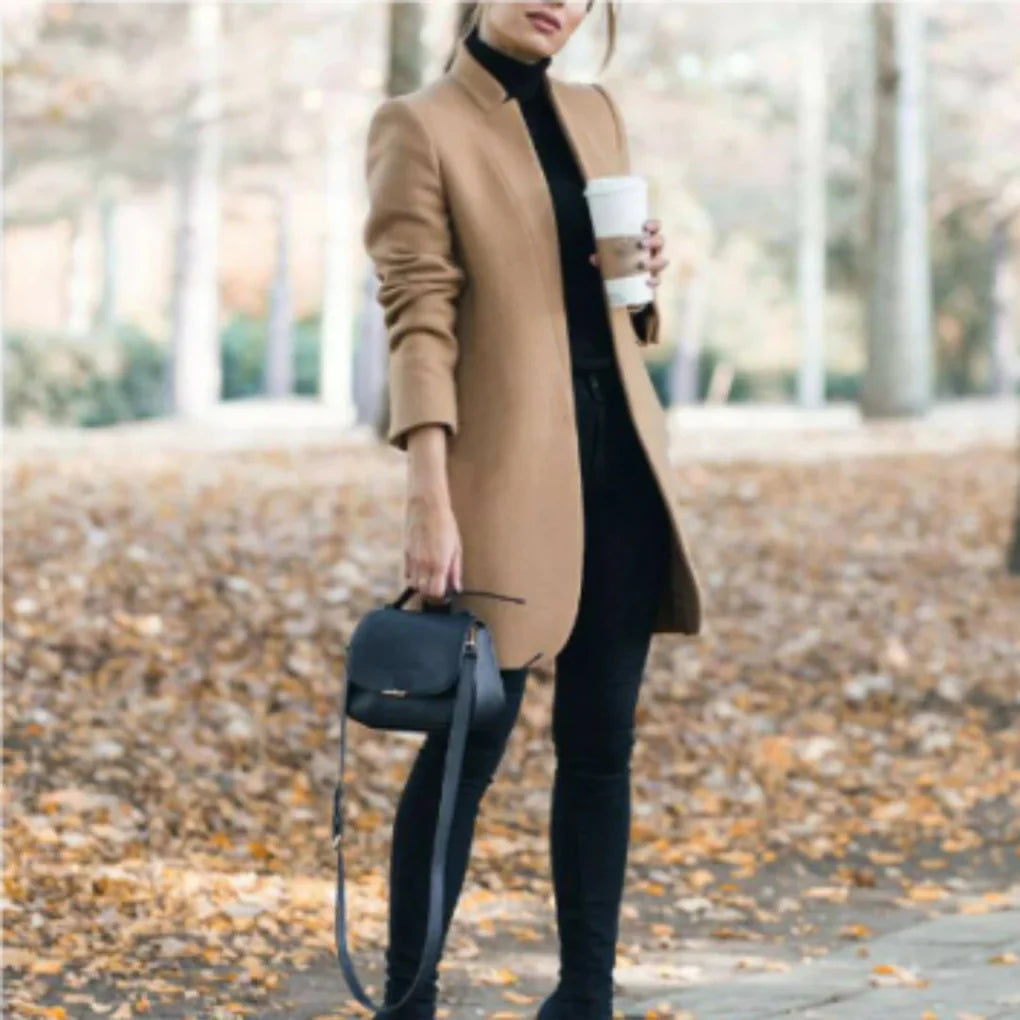 Abrigo de invierno de mujer con cuello alto
