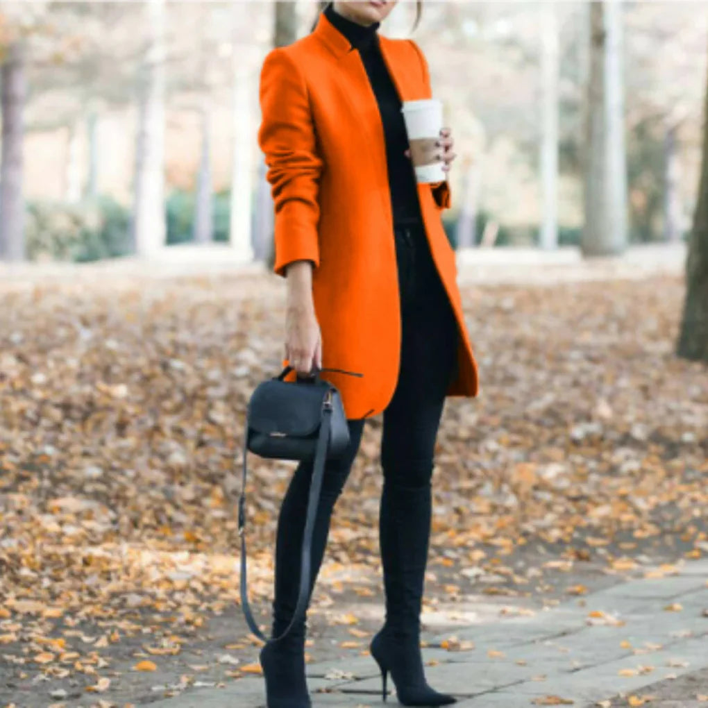 Abrigo de invierno de mujer con cuello alto