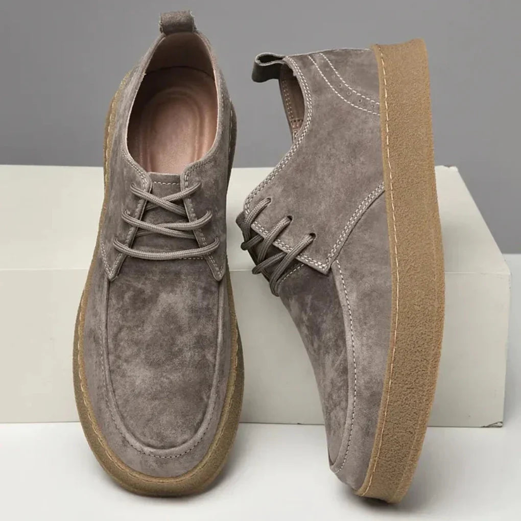 Zapatillas de ante para hombre: elegantes y versátiles