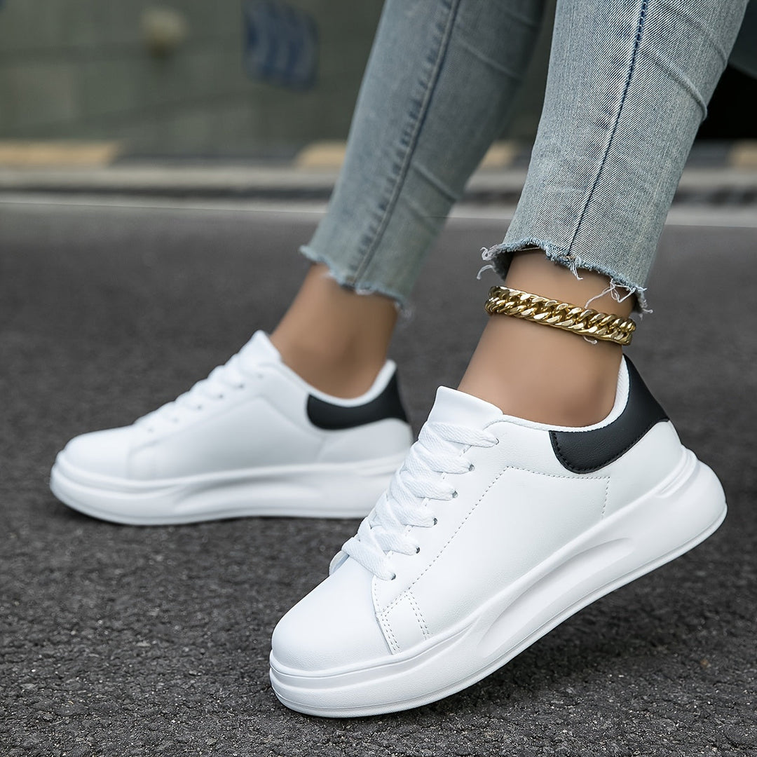 Zapatillas de piel blancas para mujer