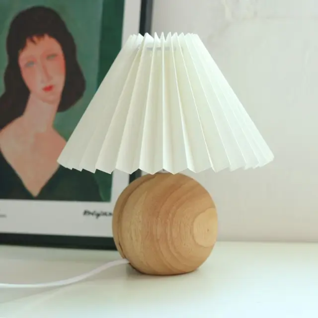 Lunara – Lámpara de Mesa Vintage con Pantalla de Vidrio Plisado