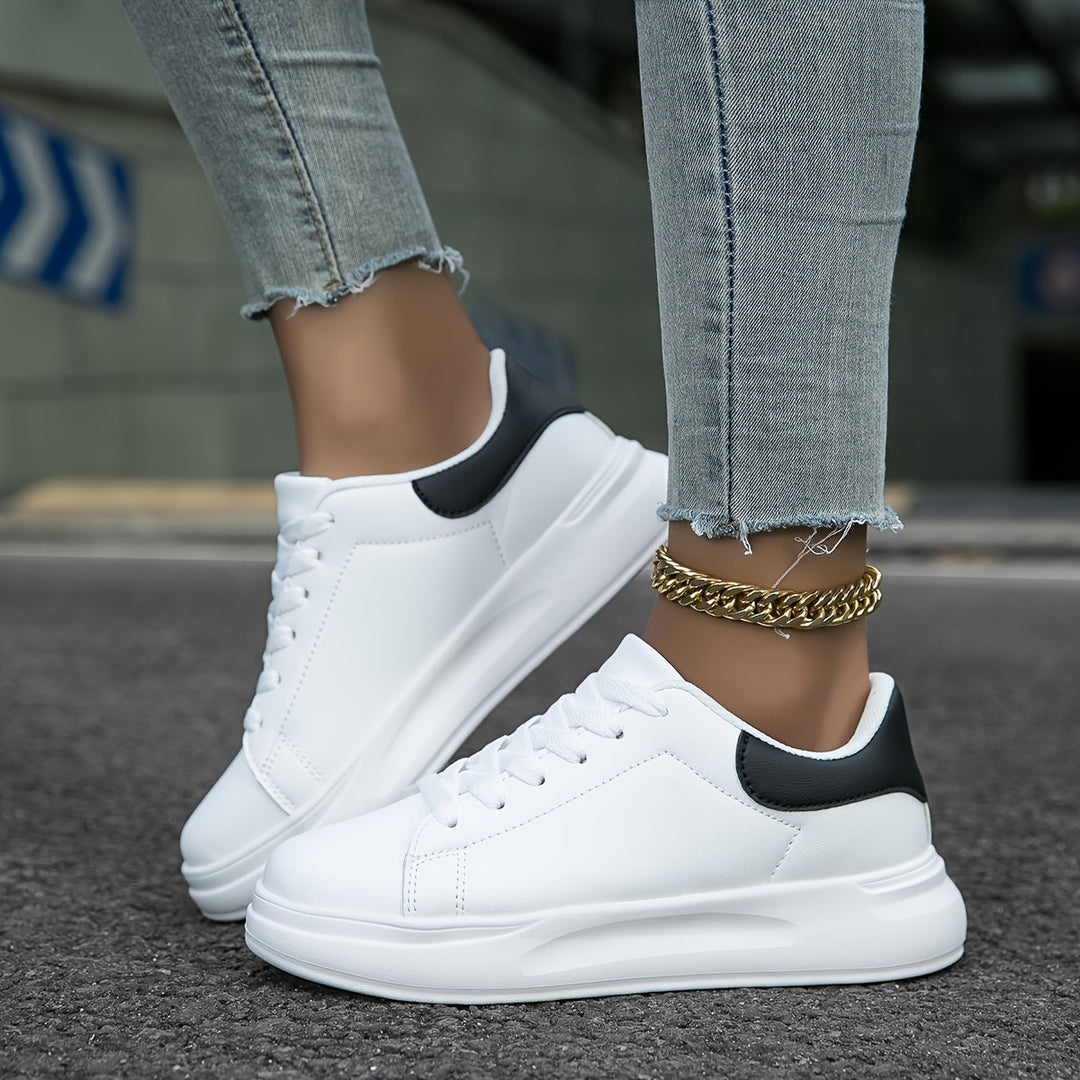 Zapatillas de piel blancas para mujer