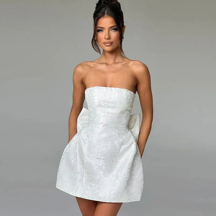 LuxeCharm – Elegante vestido de noche con cuello halter