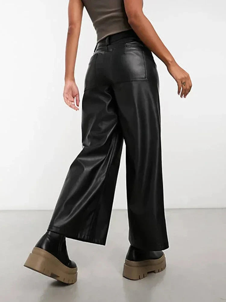 Pantalones de cuero de cintura alta para mujer de SleekEdge