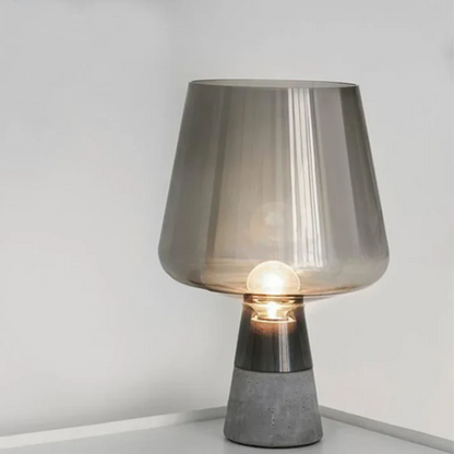 Ravina – Lámpara de Mesa Industrial con Toque Artesanal
