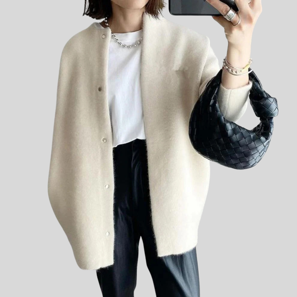 Cárdigan elegante: capa de punto refinada