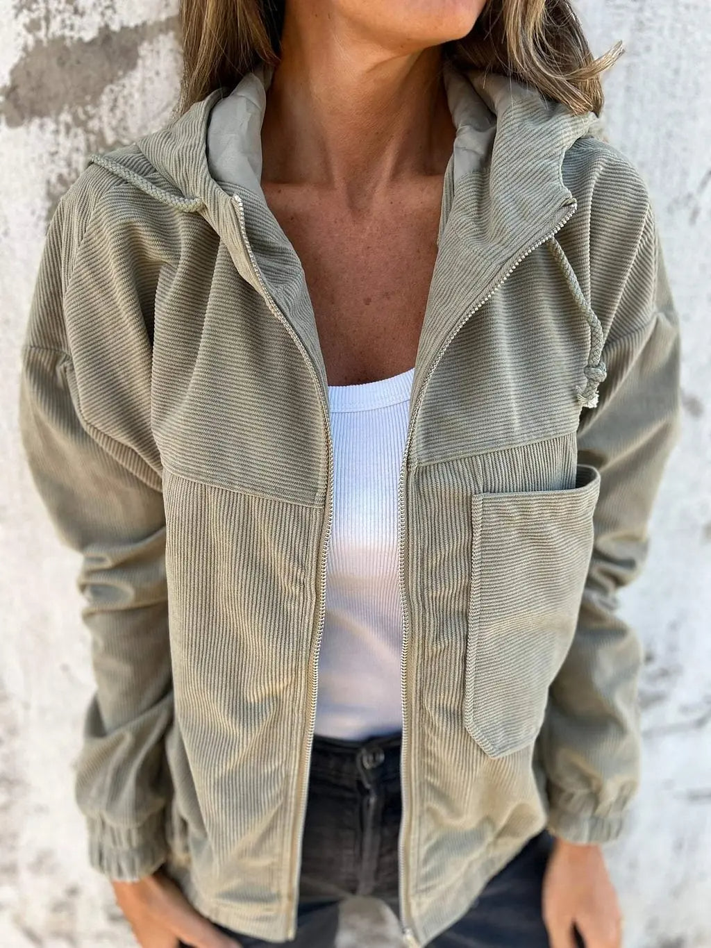 Chaqueta informal de pana con capucha