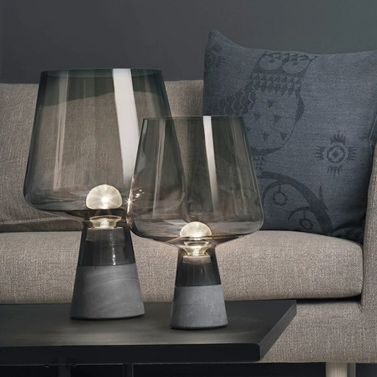 Ravina – Lámpara de Mesa Industrial con Toque Artesanal