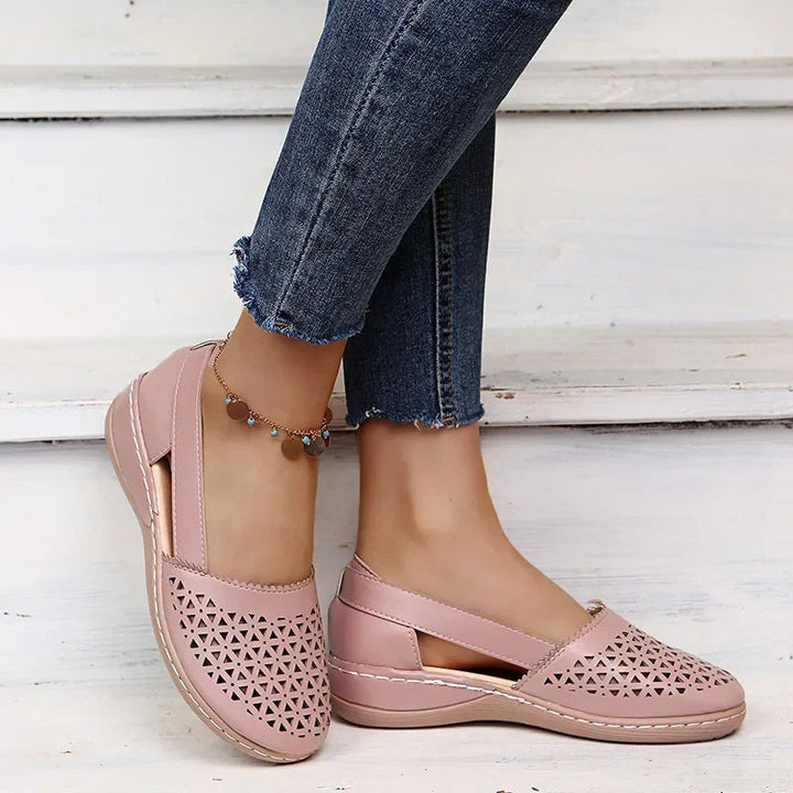 Sandalias de cuña sin cordones.
