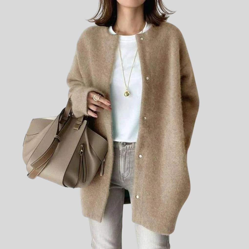 Cárdigan elegante: capa de punto refinada