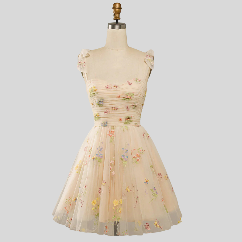 Elegante vestido de fiesta de tul bordado