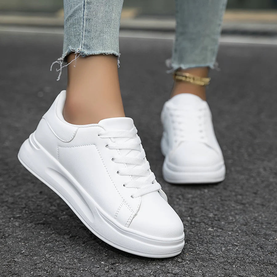OrthoSports – Zapatillas de Cuero Blancas para Mujer con Diseño Moderno y Comodidad Óptima