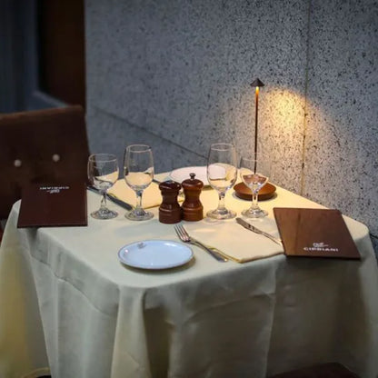 Lámpara de mesa LED inalámbrica, moderna y delgada