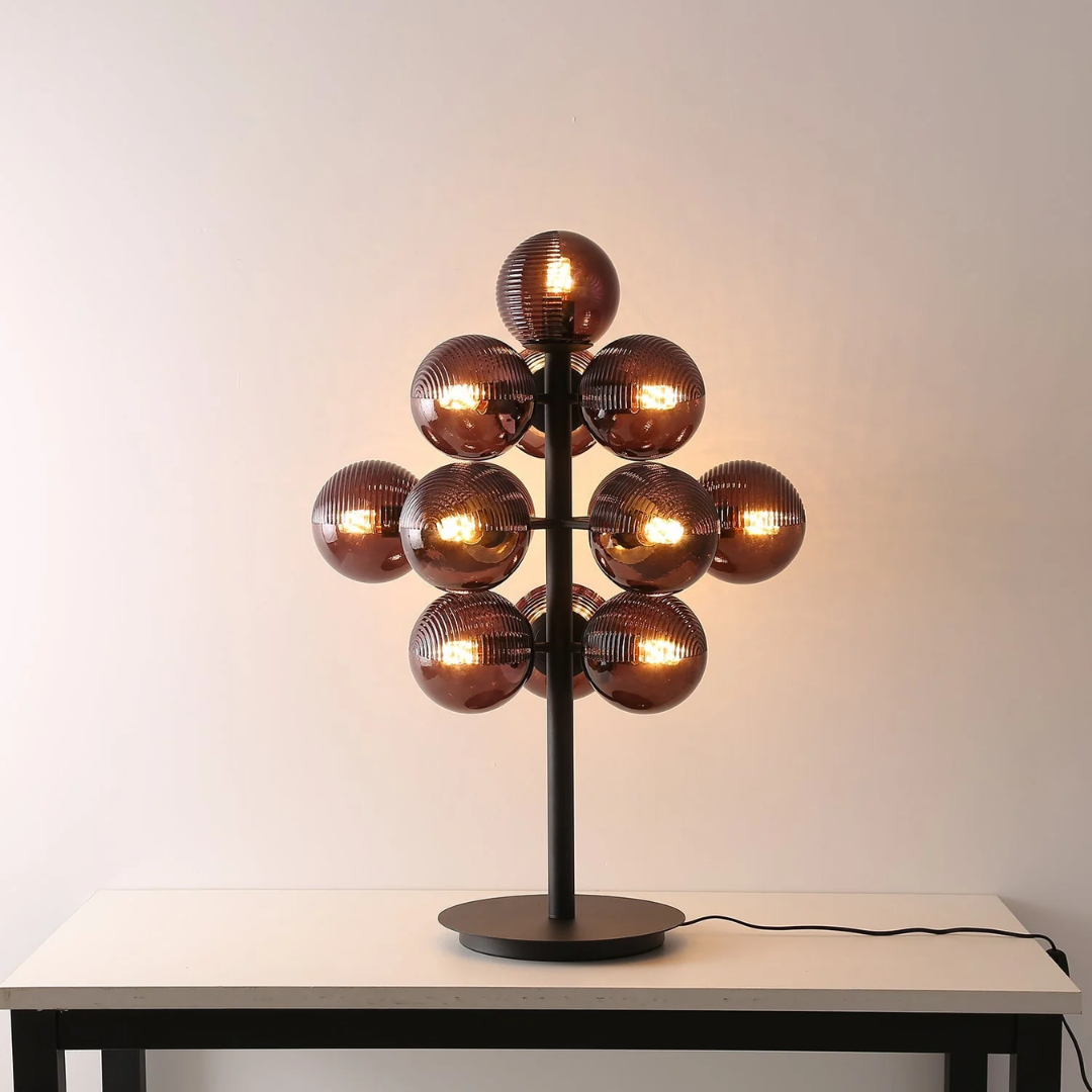 Lunira – Lámpara de Mesa de Vidrio con Diseño Elegante