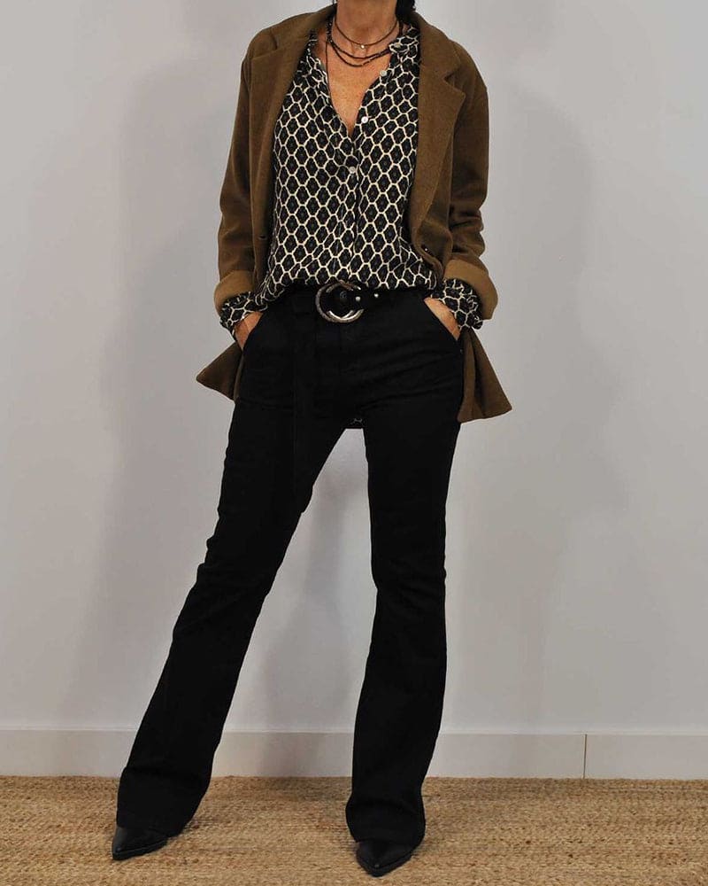 Blusa de mujer con cuello en V