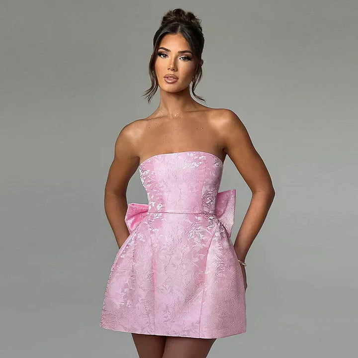 LuxeCharm – Elegante vestido de noche con cuello halter