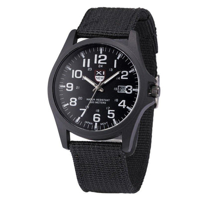 Reloj robusto de estilo militar con esfera iluminada