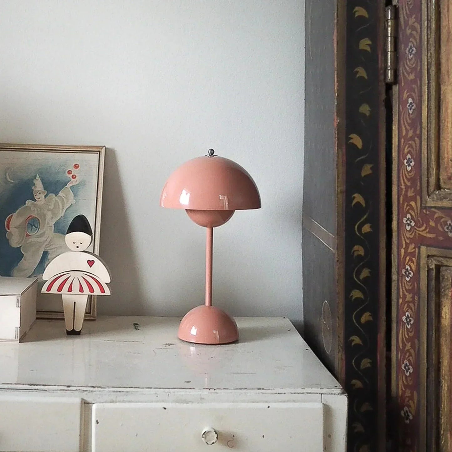 LumiVerde | Lámpara LED de Mesa con Diseño Retro-Modernista