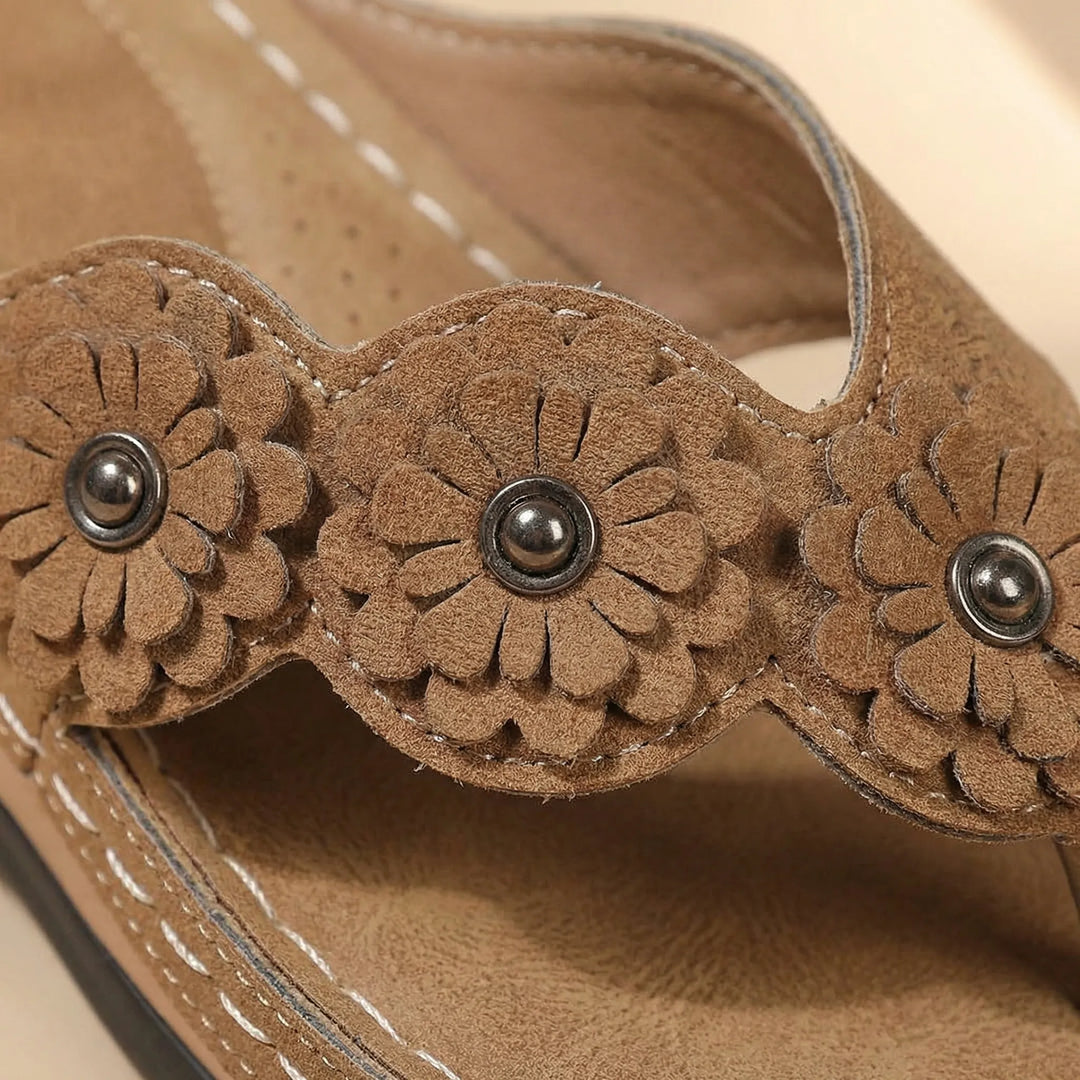 Blossandra - Sandalias de cuña con detalle floral