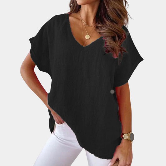 Elegancia sin esfuerzo: camiseta informal para mujer con un look estiloso.