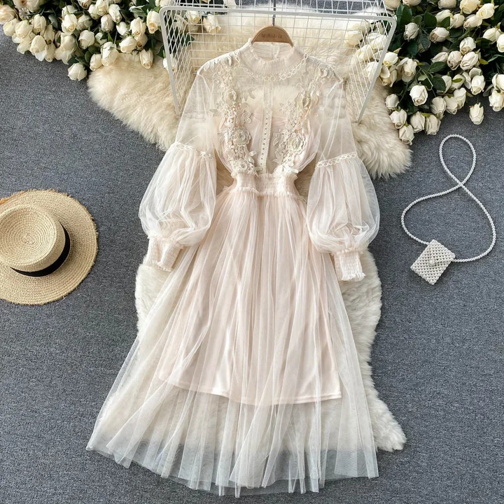 Encantador vestido floral con cuello alto