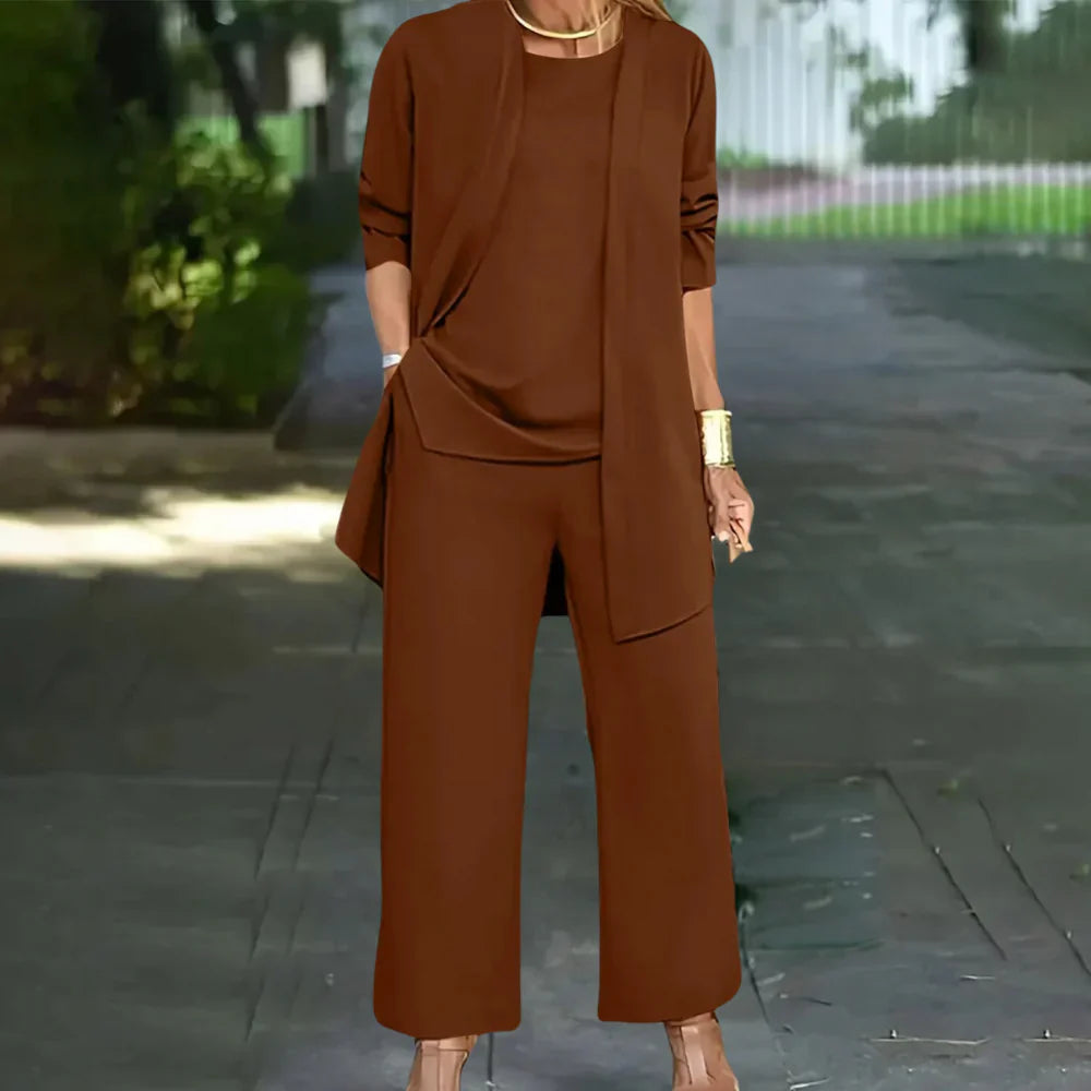 Elegante traje pantalón de tres piezas para mujer