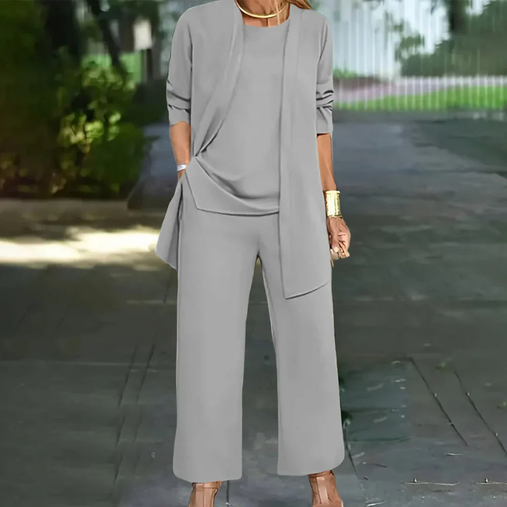 Elegante traje pantalón de tres piezas para mujer