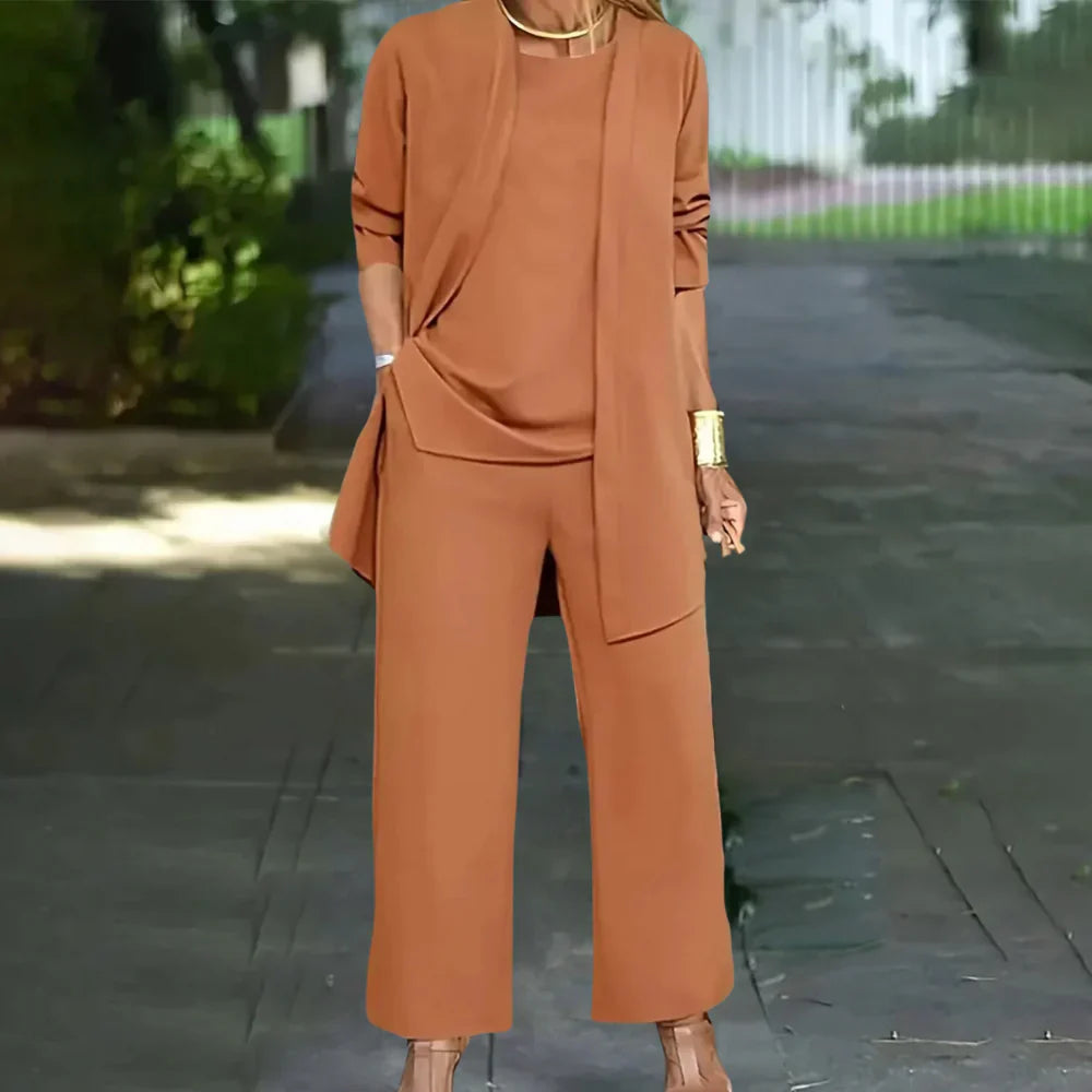 Elegante traje pantalón de tres piezas para mujer