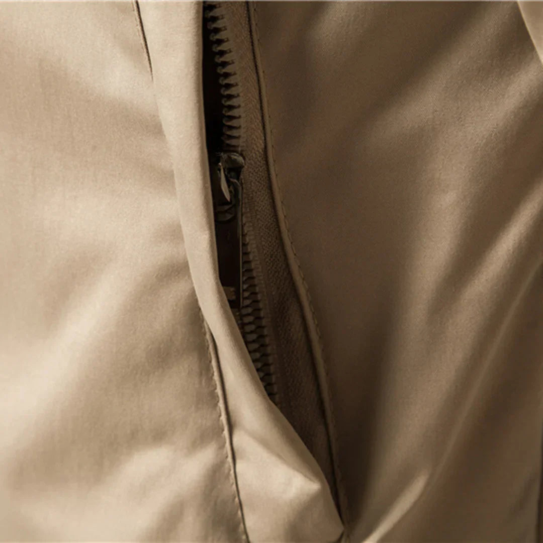 Chaqueta bomber UrbanFlex: estilo elegante y comodidad para el día a día