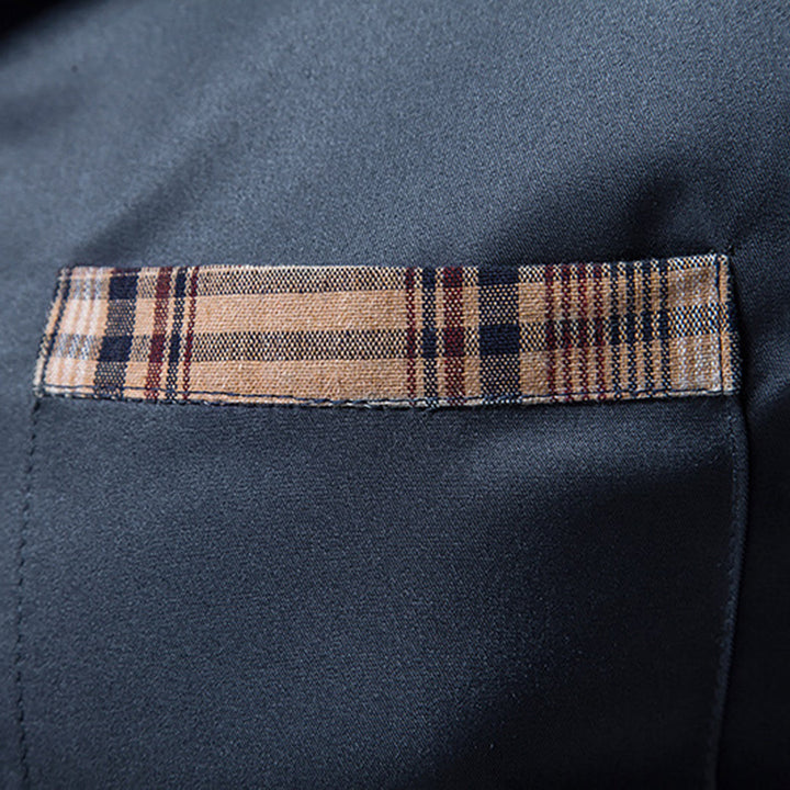 Camisa con detalles de cuadros refinados