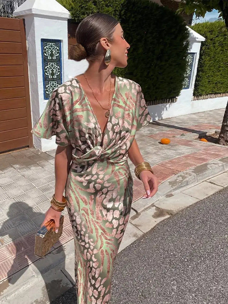 Elegante vestido envolvente para mujer