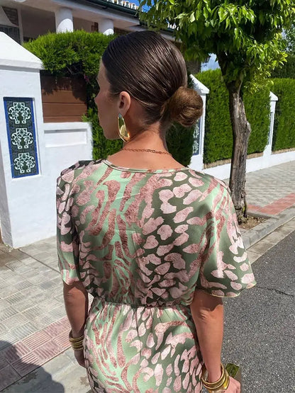 Elegante vestido envolvente para mujer