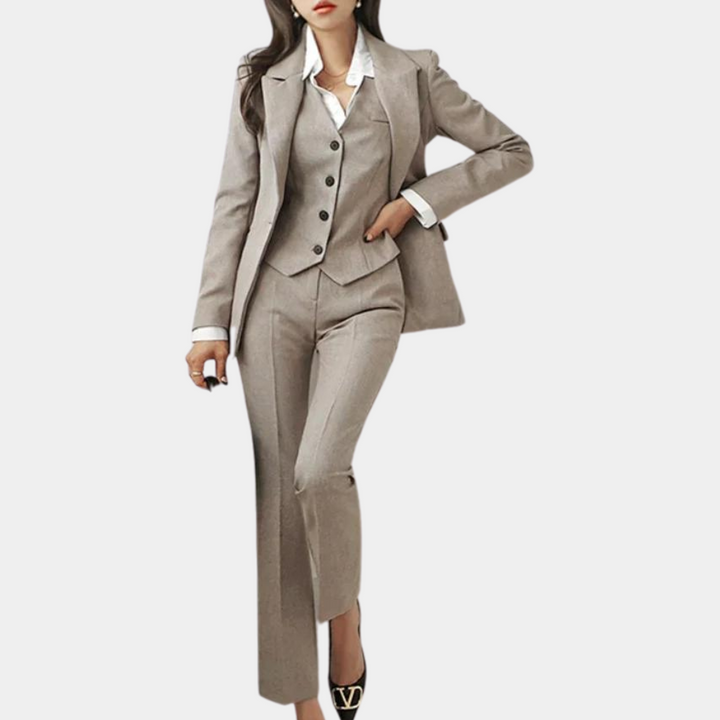 Traje de tres piezas para mujer