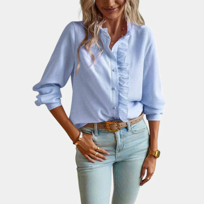Blusa de mujer a rayas con volantes y elegante cierre de botones